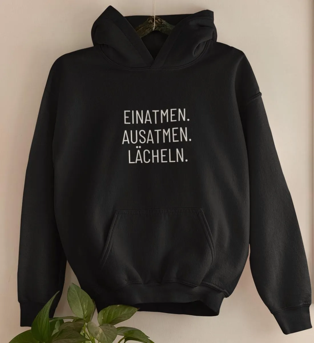 Einatmen. Ausatmen. Lächeln. Bio Hoodie Unisex